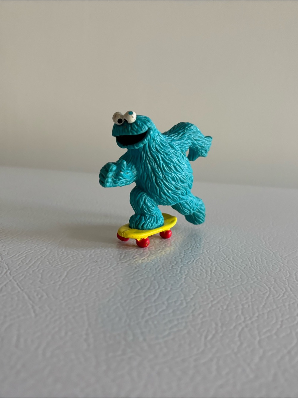 3/15$ 🐸1990s Sesame Street Cookie Monster Skateboarding Applause 2.5" PVC Figure